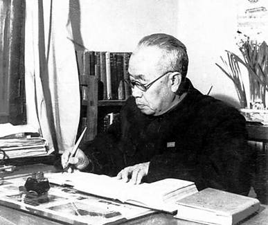 刘仙洲在工作.jpg