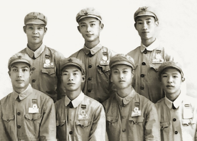 1951年林丕正（后排左一）和10兵团司令部三科战友合影 拷贝.jpg